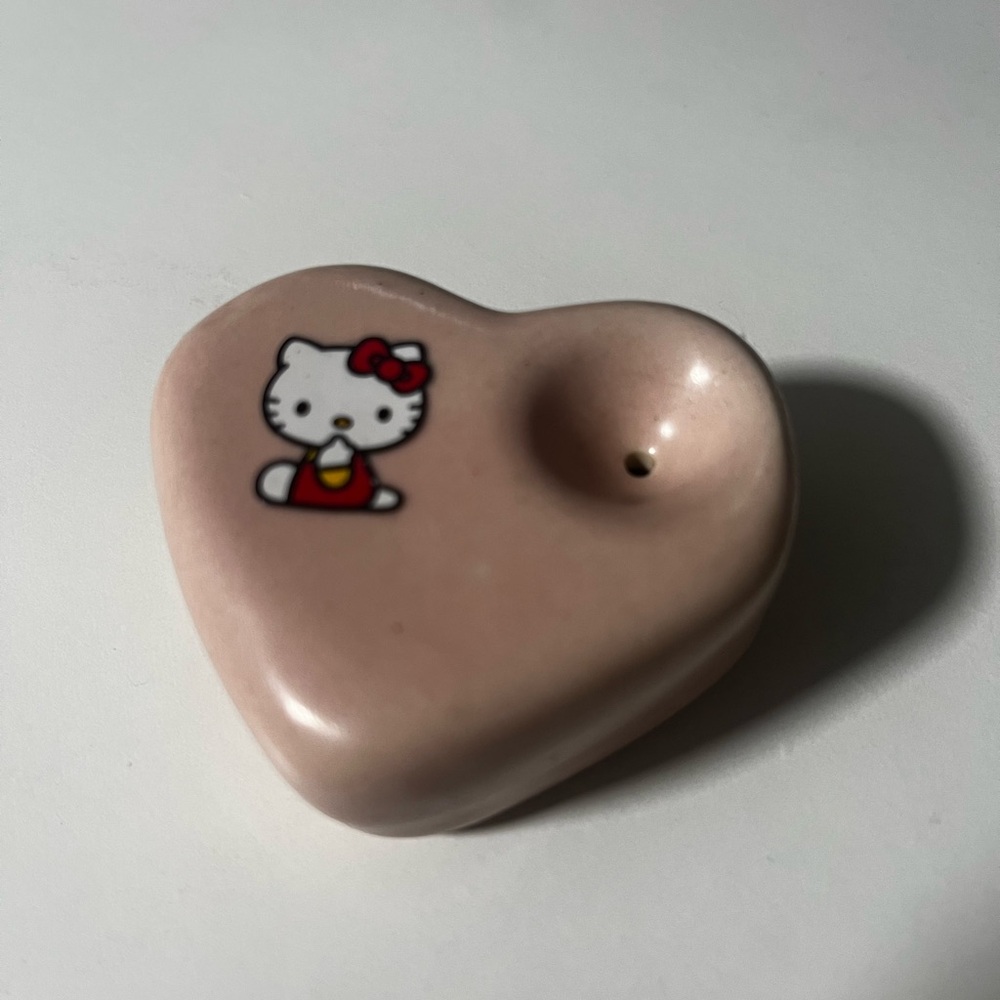 Hello Kitty Heart-Shaped ceramic pipe. NEW NEVER USED HAND MADE